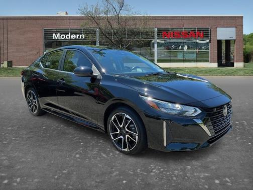 Black 2024 Nissan Sentra SR