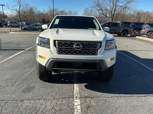2022 Nissan Frontier SV