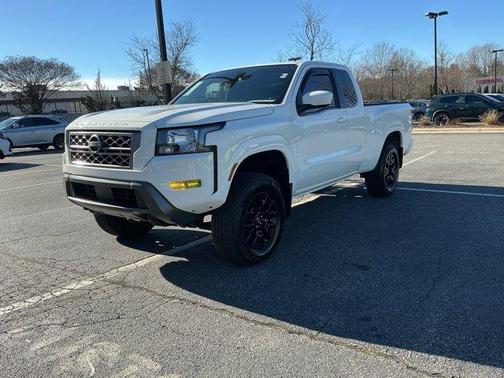 2022 Nissan Frontier SV