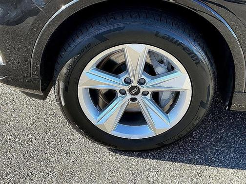 2024 Audi Q7 45 Premium Plus