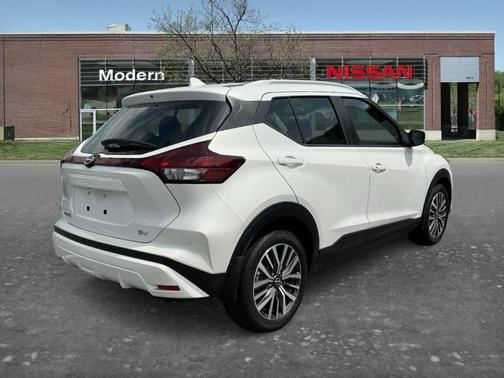 White 2023 Nissan Kicks SV