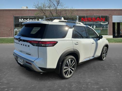 2025 Nissan Pathfinder Platinum