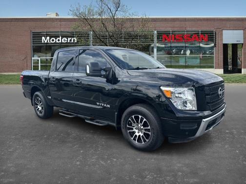 2024 Nissan Titan SV