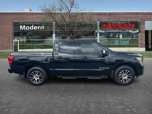 2024 Nissan Titan SV