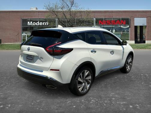 White 2019 Nissan Murano SL
