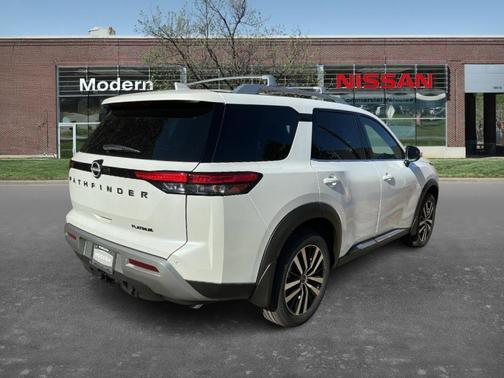 2025 Nissan Pathfinder Platinum