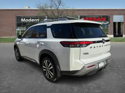2025 Nissan Pathfinder Platinum