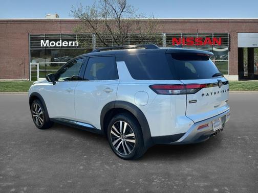 2024 Nissan Pathfinder Platinum