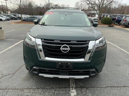 2025 Nissan Pathfinder Platinum