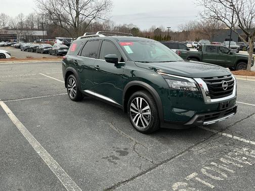 2025 Nissan Pathfinder Platinum