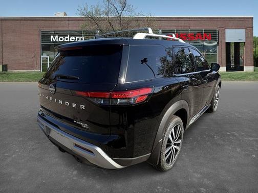 2025 Nissan Pathfinder Platinum