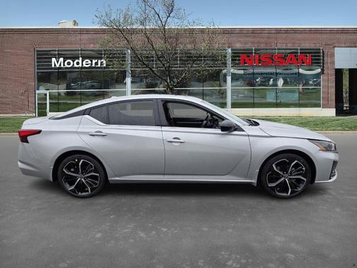2025 Nissan Altima SR