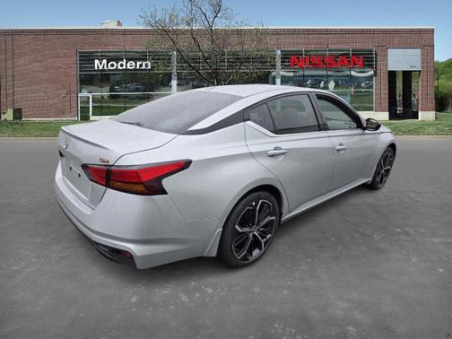 2025 Nissan Altima SR
