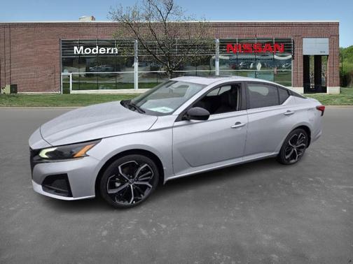 2025 Nissan Altima SR