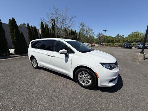 2023 Chrysler Voyager LX