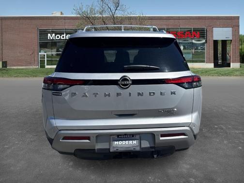 2022 Nissan Pathfinder Platinum