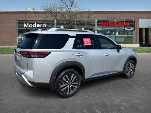 2022 Nissan Pathfinder Platinum