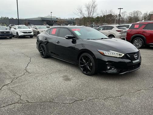 2023 Nissan Maxima SR
