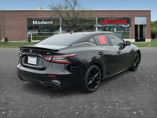 2023 Nissan Maxima SR