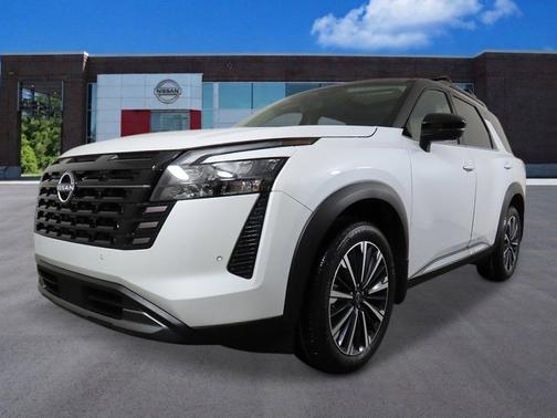 White / Black 2026 Nissan Pathfinder Platinum