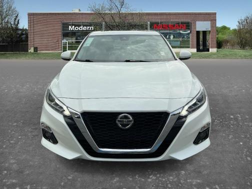 White 2022 Nissan Altima 2.5 SL