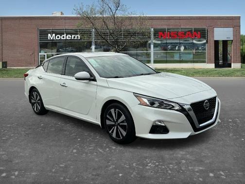 White 2022 Nissan Altima 2.5 SL