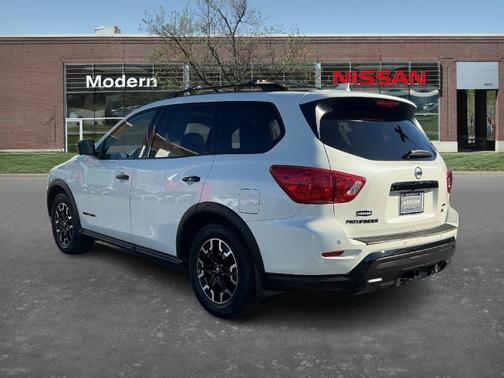 2020 Nissan Pathfinder SL