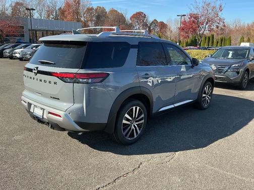 2025 Nissan Pathfinder Platinum