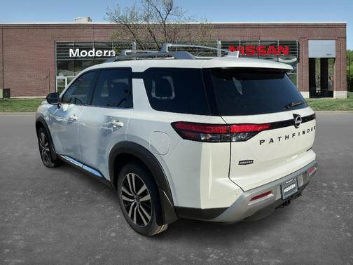2025 Nissan Pathfinder Platinum