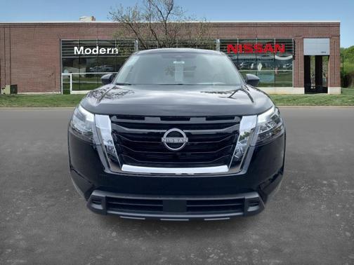 2025 Nissan Pathfinder S