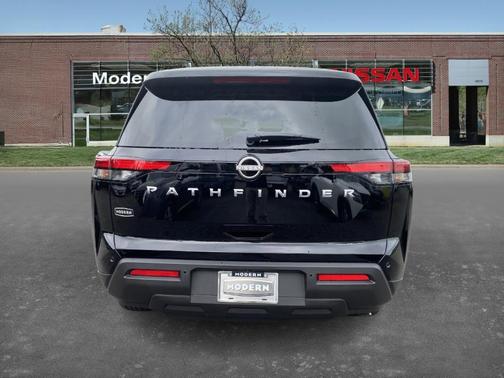 2025 Nissan Pathfinder S