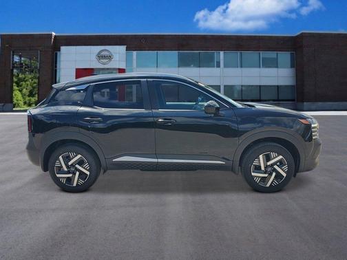 Super Black 2026 Nissan Kicks SV