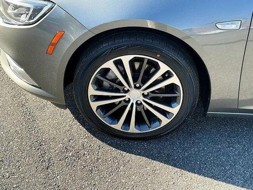 2019 Buick Regal Sportback Essence