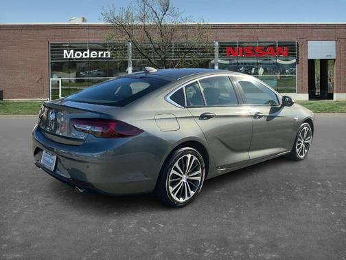 2019 Buick Regal Sportback Essence