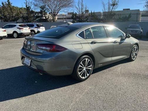 2019 Buick Regal Sportback Essence