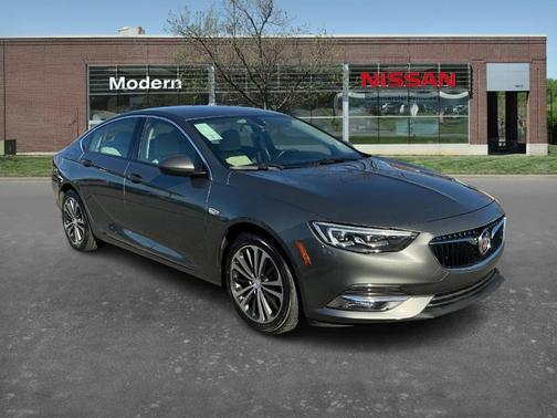 2019 Buick Regal Sportback Essence