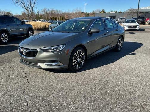 2019 Buick Regal Sportback Essence