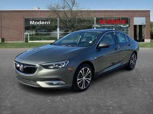2019 Buick Regal Sportback Essence