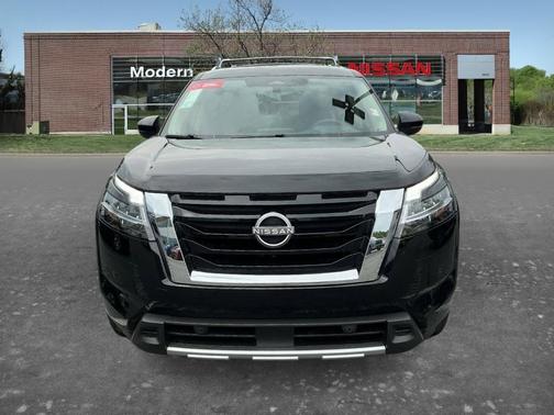 Black 2023 Nissan Pathfinder Platinum