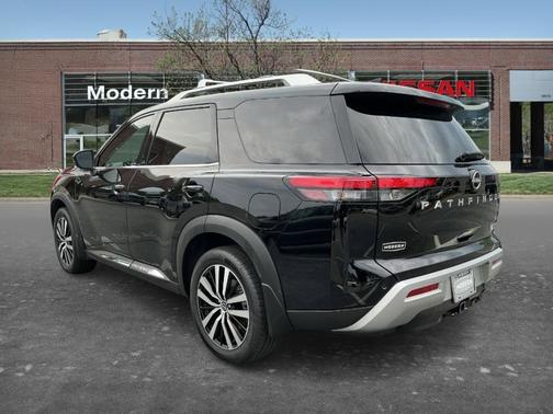 Black 2023 Nissan Pathfinder Platinum