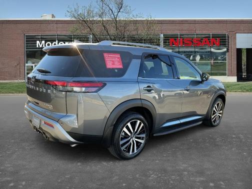 2025 Nissan Pathfinder Platinum