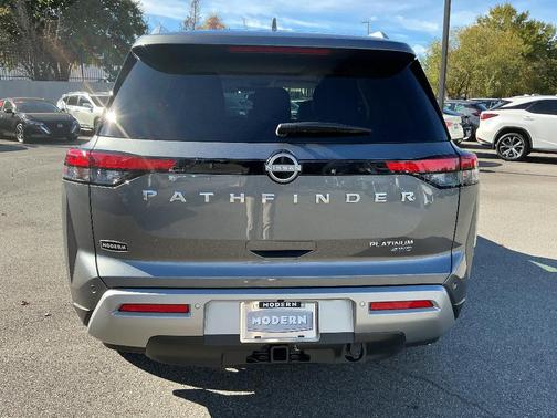 2025 Nissan Pathfinder Platinum