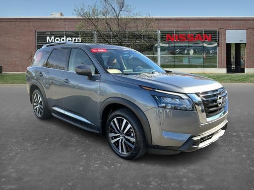 2025 Nissan Pathfinder Platinum