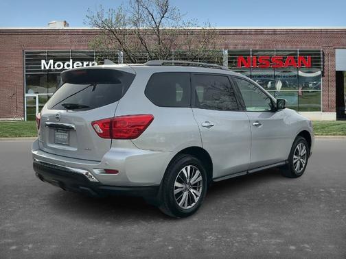 2019 Nissan Pathfinder S