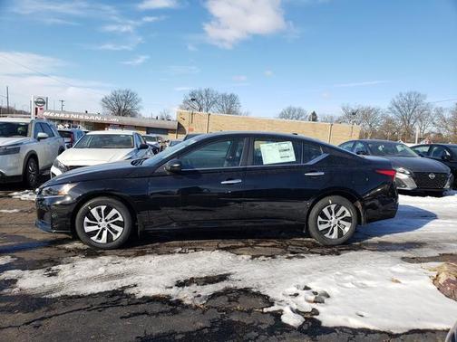 2025 Nissan Altima S FWD