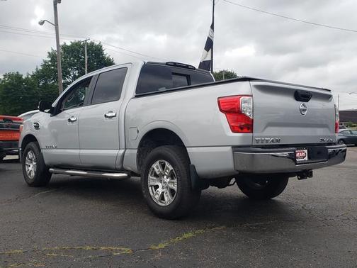 2017 Nissan Titan SV