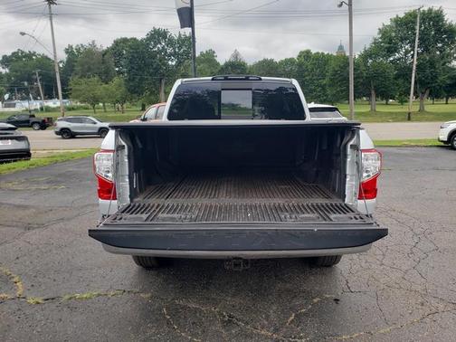 2017 Nissan Titan SV