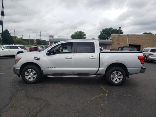 2017 Nissan Titan SV