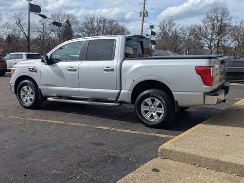 2017 Nissan Titan SV