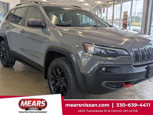 Sting-Gray Clearcoat 2019 Jeep Cherokee Trailhawk